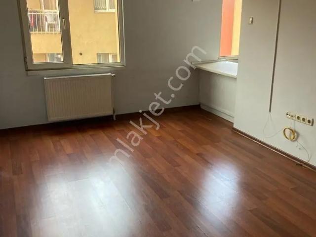 Üsküdar Merkezde Murat Reis Mh De 2+1 Ayrı Mutfaklı,kombili