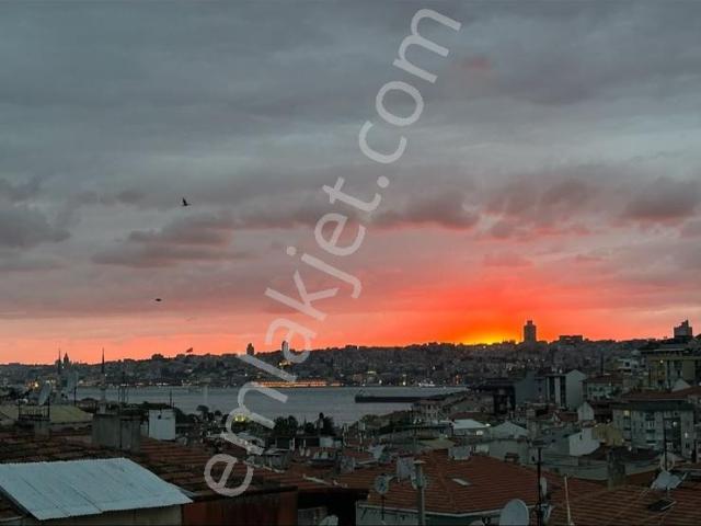Üsküdar Merkezde Ferah Manzaralı Full Eşyalı