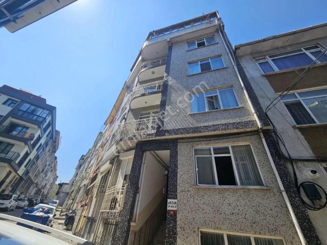 Üsküdar Merkez'de Satılık 2+1 Daire, 85m² Net, Balkonlu