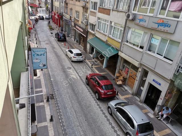 Üsküdar Merkezde Satılık 2+1 Daire Maramaray'a 100m