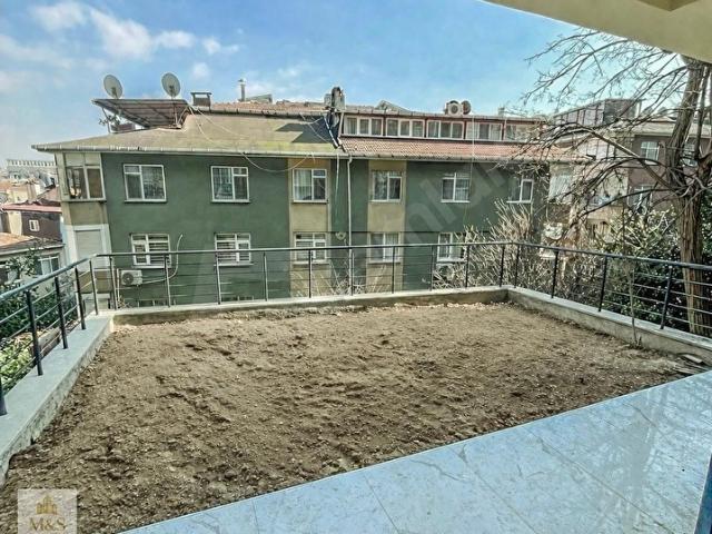 Üsküdar Merkezde Yeni Binada Bahçeli 3+1 Asansörlü Satılık