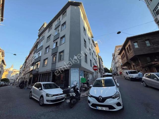Üsküdar Merkezde 2+1 Ara Kat Balkonlu Temiz Kullanışlı Daire