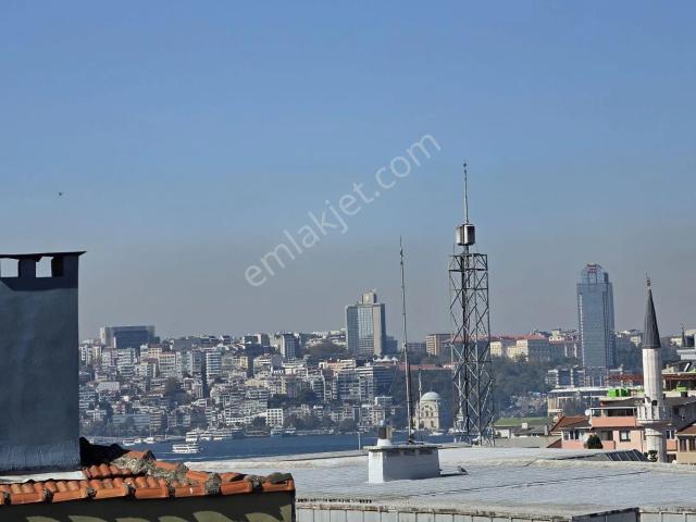 Üsküdar Merkeze Yakın Kiralık 2+1 Kombili Daire 3.kat