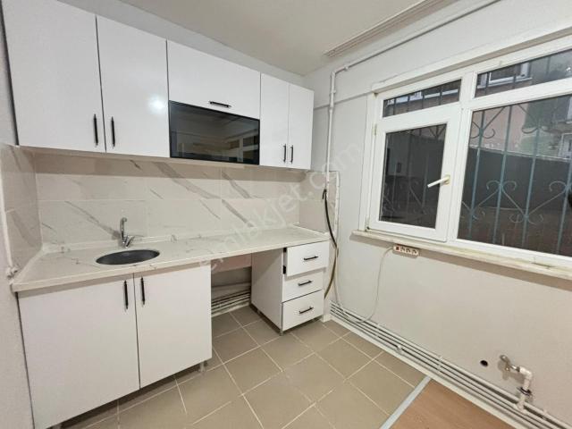 Üsküdar Nev Çarşı Yakınında İçi Full Yenilenmiş 2+1 Temiz Daire