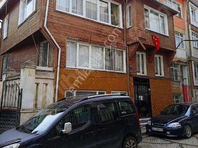 Üsküdar Ahmediye Mah.üç Katlı Müstakil Satılık Ev