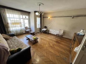 Üsküdar Altunizade Kiralık 2+1 Cadde Üzeri Daire Metro Metrobüs