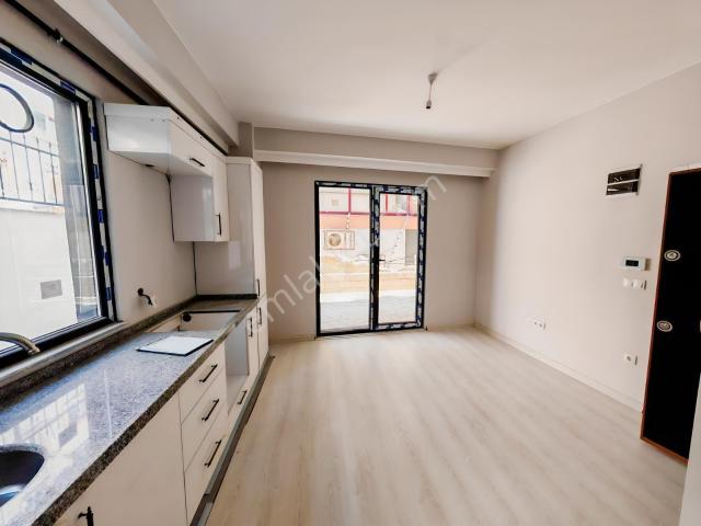 Üsküdar Bulgurlu Fırsat Tapu Masrafsız 1+1 Bahçe Kullanımlı