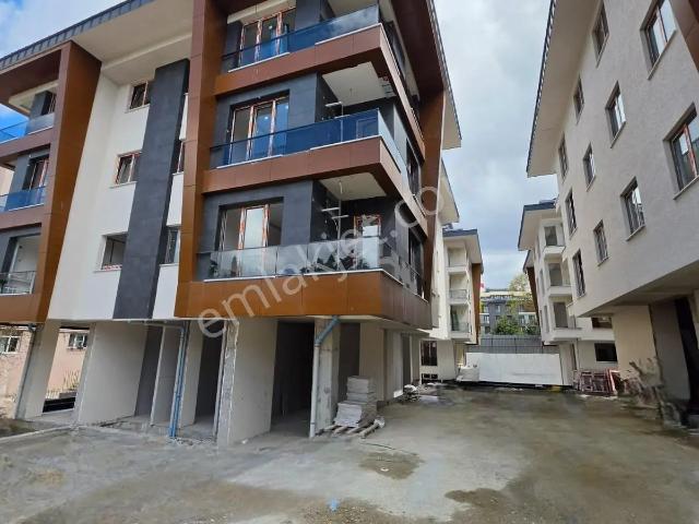 Üsküdar Burhaniye Mihrimah Konaklarında Satılık 2+1 Daire