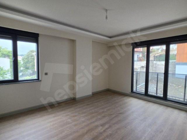ÜSKÜDAR BURHANİYEDE SIFIR BİNADA, ARA KATTA MODERN 2+1 DAİRE!