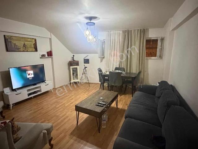 Üsküdar Bağlarbaşı Fıstıkağacı'na Yakın Satılık 1+1 Daire