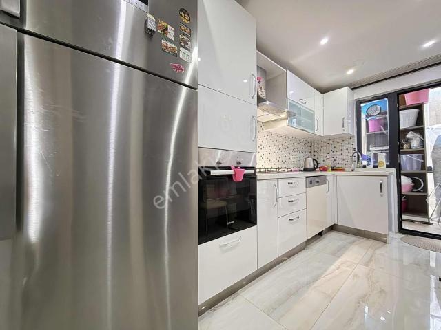 Üsküdar Bahçelievler Mahallesinde Cadde Üzeri 120 M² 3+1 Daire