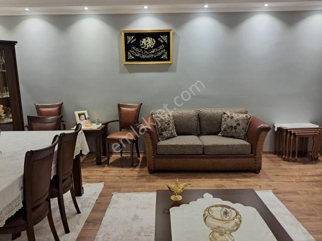 Üsküdar Cumhuriyet Mahallesinde Eşyalı Yada Eşyasız 3+1 Daire