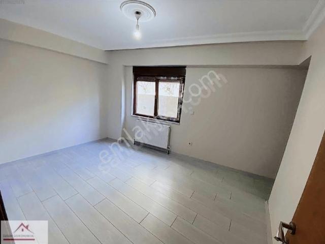 Üsküdar Cumhuriyet Mahallesinde 2+1 Kiralık Daire