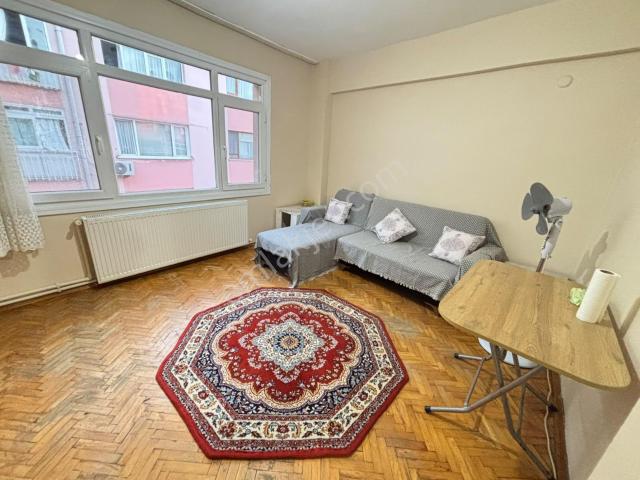 Üsküdar Çevik Kuvvete Yakın Eşyalı 1+1 Kiralık Daire