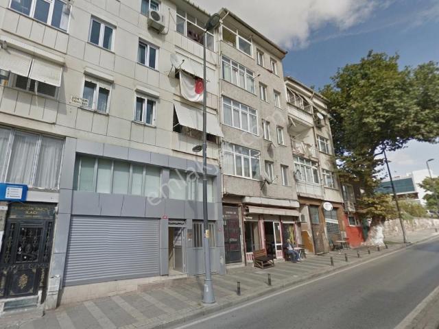Üsküdar Çelik Kuvvet Yanı Cadde Üzeri Arakat Kiralık 2+1