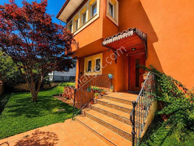 Üsküdar Çengelköy Ata 2 Sitesinde 300 M2 Hakim Konumda Villa