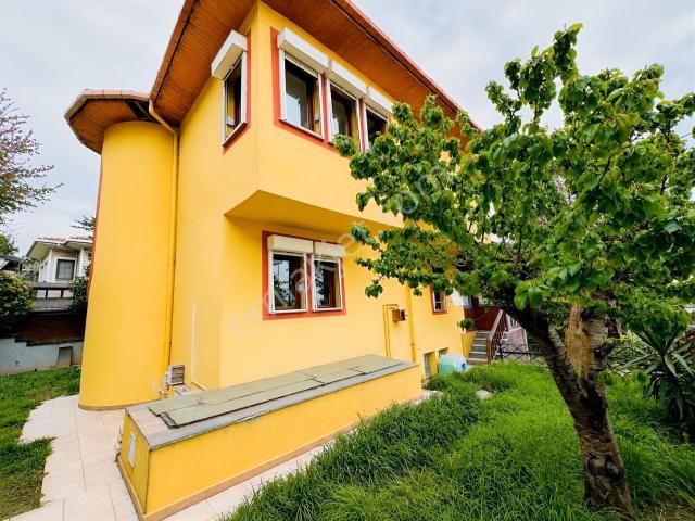Üsküdar Çengelköy Ata 2 Sitesinde 300 M2 Tripleks Tekli Villa