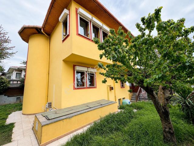 Üsküdar Çengelköy Ata 2 Sitesinde 300 M2 Tripleks Tekli Villa