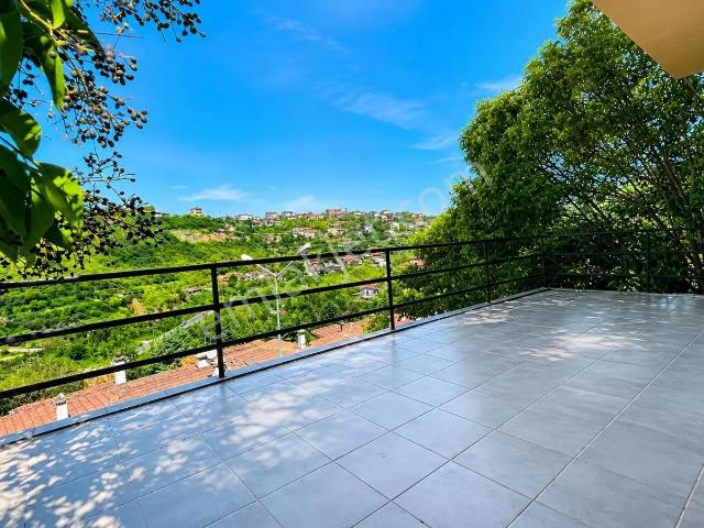 Üsküdar Çengelköy Ata 2 Sitesinde 350 M2 Tripleks Villa