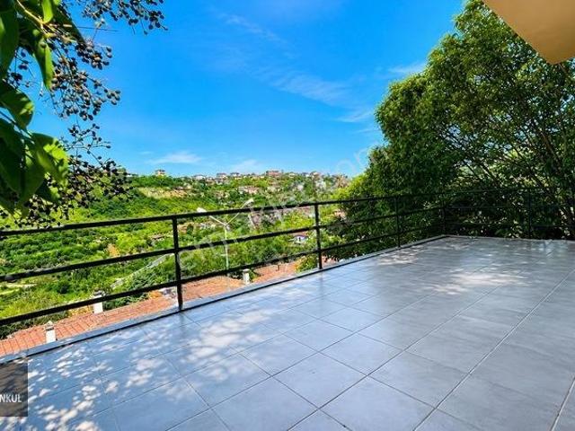 Üsküdar Çengelköy Ata 2 Sitesinde 350 M2 Tripleks Villa