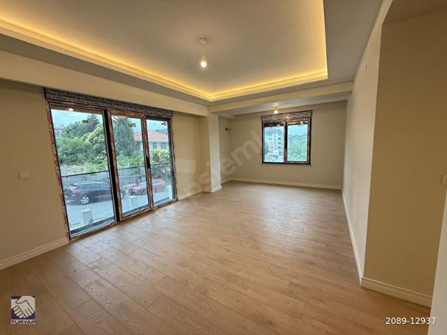 ÜSKÜDAR ÇENGELKÖY EBEVEYN BANYOLU PANJURLU 3+1 KİRALIK DAİRE