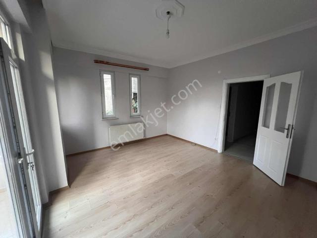 Üsküdar Çengelköy Güzeltepe Kiralık 2+1 Daire Balkonlu Ferah