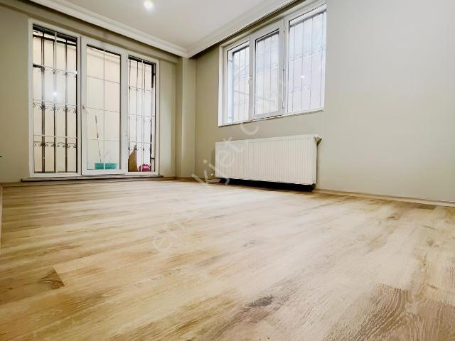 Üsküdar Ferah Mahallesinde 85m² 2+1 Kiralık Bahçe Katı