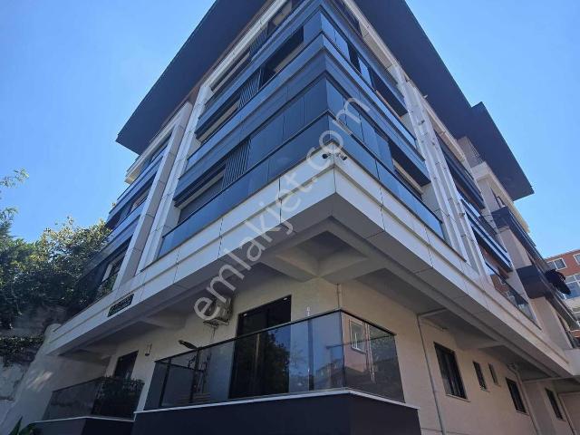 Üsküdar Güzeltepe Çamlıktepe Mevki Yeni Butik Bina 3+1 Kiralık