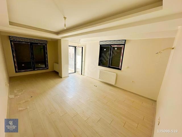 ÜSKÜDAR LİBADİYE'DE, CADDEYE 5 DK, SIFIR BİNADA 2+1 DAİRE