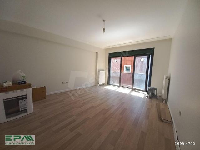 ÜSKÜDAR SAHİLE MERKEZEYÜRÜME MESAFESİNDE YENİBİNADA ARAKAT DAİRE
