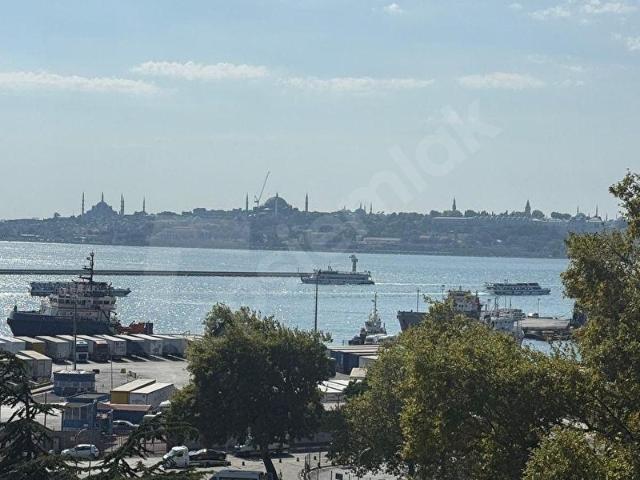 Üsküdar Selimiye'de Sahil Yoluna 2. Binada, Asansörlü, Ara Kat