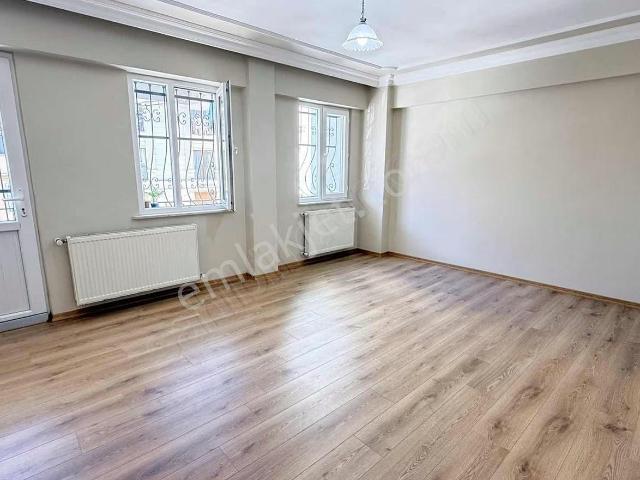 Üsküdar Valide i Atikte E.banyolu 2+1 Masrafsız Kiralık Daire