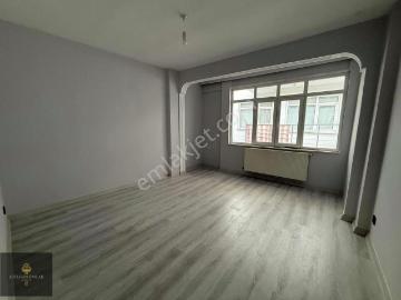 Üsküdar Zeynep Kamil 4 Yolda Ulaşıma Yakın Temiz 2+1 Kiralık