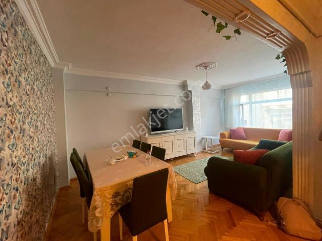 Üsküdar Zeynep Kamil'de Eşyalı Balkonlu Ara Kat 2+1 Daire