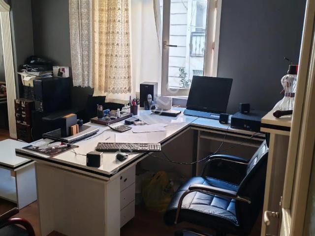 Üsküdar'da 2+1 Satılık Daire Ve 26 M2 Arsası Yanında Bedava
