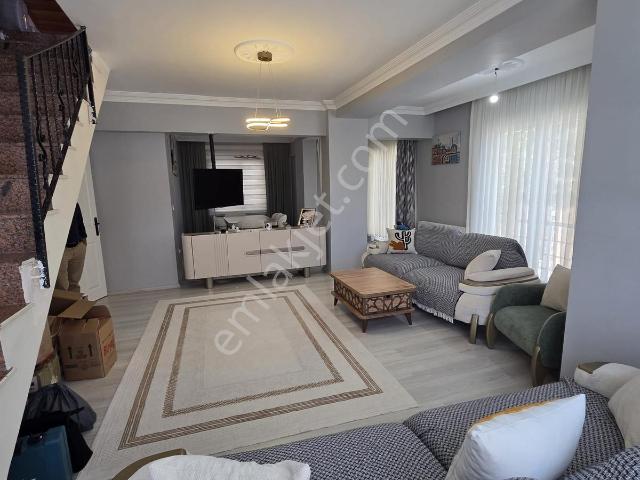 Üsküdar'da Emsallerinden Daha Geniş! 210 M² Teraslı 4+2 Dubleks