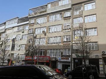 Üsküdar'da Satılık 2+1 Fahri Atabey Caddesi