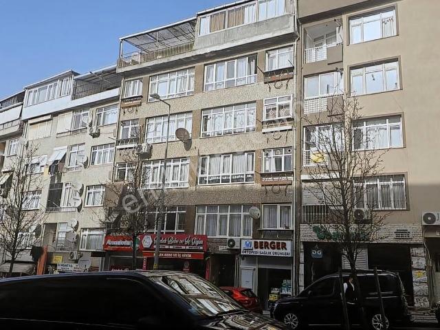Üsküdar'da Satılık 2+1 Fahri Atabey Caddesi