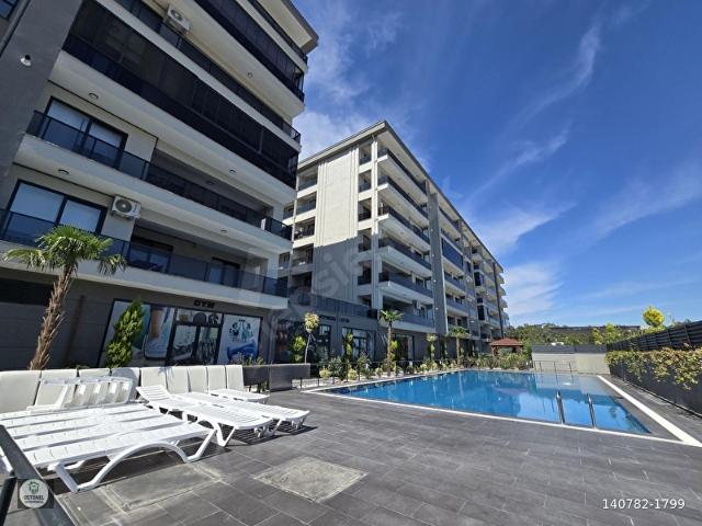 ÜSTÜNEL'DEN HVAUZLU SİTEDE GENİŞ M2'Lİ GİYİNME ODALI DAİRE