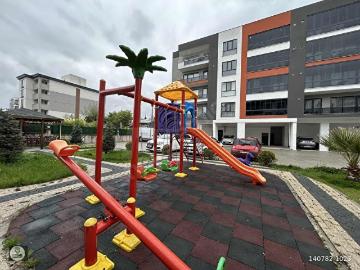 ÜSTÜNEL'DEN SİTE İÇİ 2+1 OTOPARKLI OYUN PARKLI AİLE SİTESİ