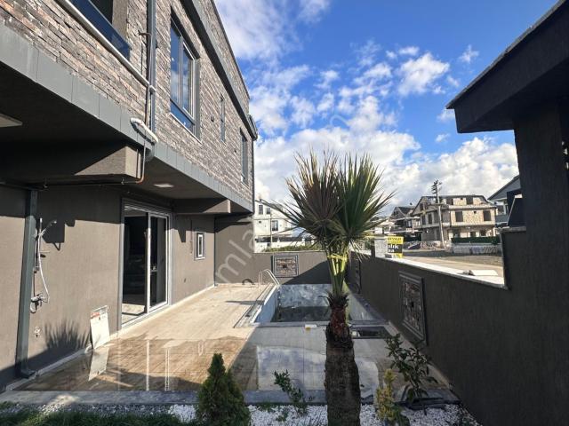 Üstüner Gayrimenkul Den Üst Düzey Mimarisiyle Tasarlanmış Lux 4+1 Villa
