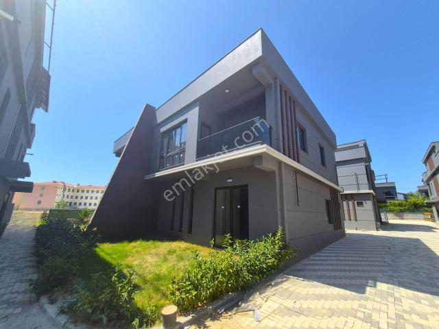 Üstünkent'ten Kuyuluk'ta Prestijli Site İçi Kiralık 4+1 Villa !