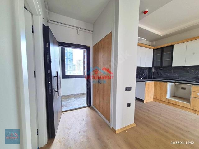 ÜSTÜNKENT'TEN MARKA SUİT'TE FERAH OTURUMLU SATILIK 1+1 DAİRE