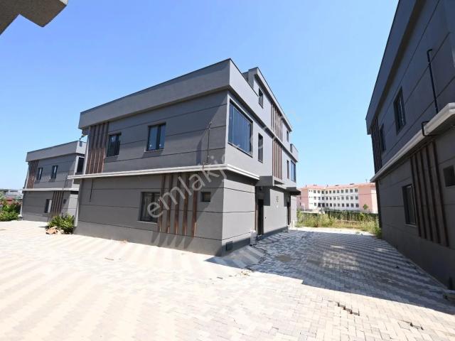 Üstünkent'ten Mezitli Kuyuluk'ta Prestijli Sitede Lüks Ve Masrafsız 4+1 Satılık Villa