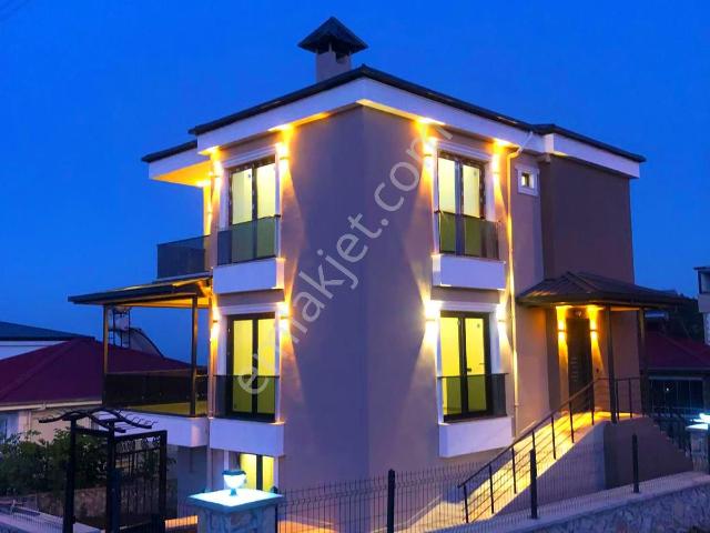 Üstünkent'ten Soğucak’ta Sıfır Tripleks 5+2 Geniş Kullanımlı Oturuma Hazır Villa