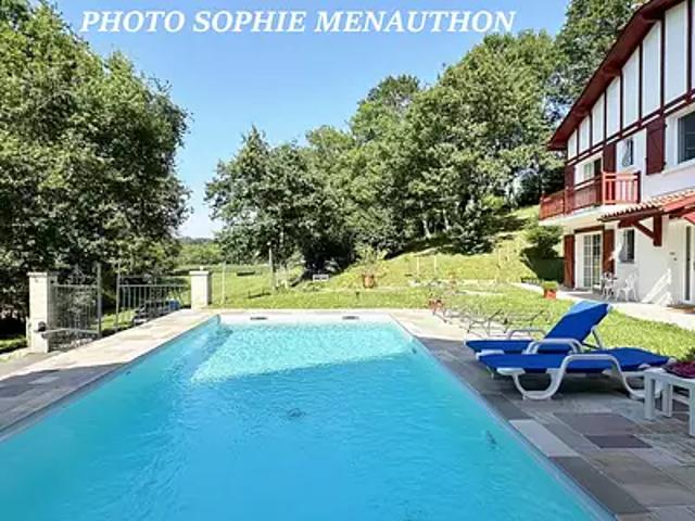 Ustaritz 64480 Achat / Vente maison 7 pièces t7 au dernier étage piscine