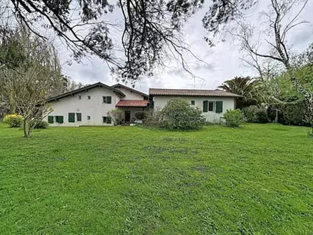 Ustaritz 64480 Achat / Vente maison 9 pièces t9 piscine jardin