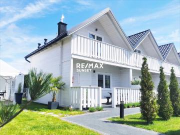 Ośrodek domków nad morzem, 8 drewnianych, nowoczesnych domków