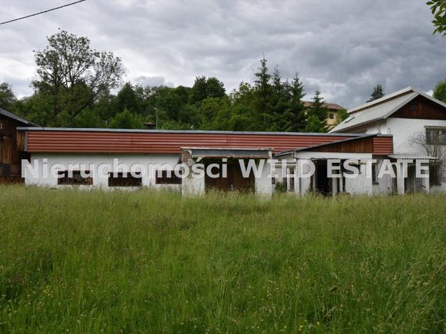 Nieruchomość komercyjna z budynkami i działką 4397 m2