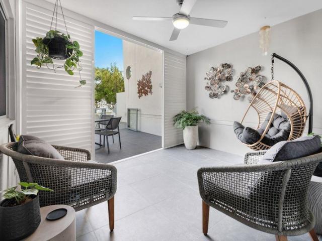Upmarket apartment with a private courtyard